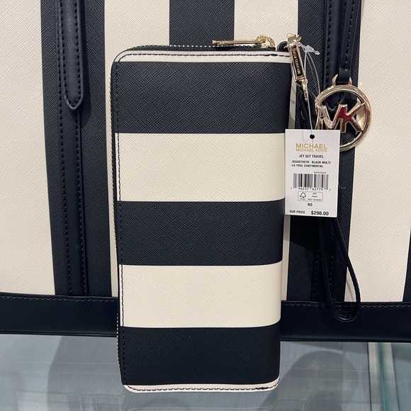 MICHAEL KORS JST 
Leather Continental Wristlet Phone Case Wallet
Black Multi
NWT - Picture 4 of 16